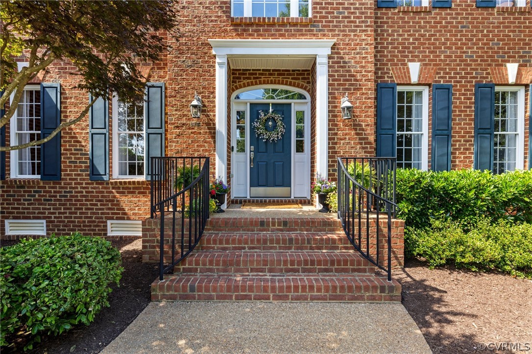 Beautiful curb appeal on over 1/2 acre lot - profe