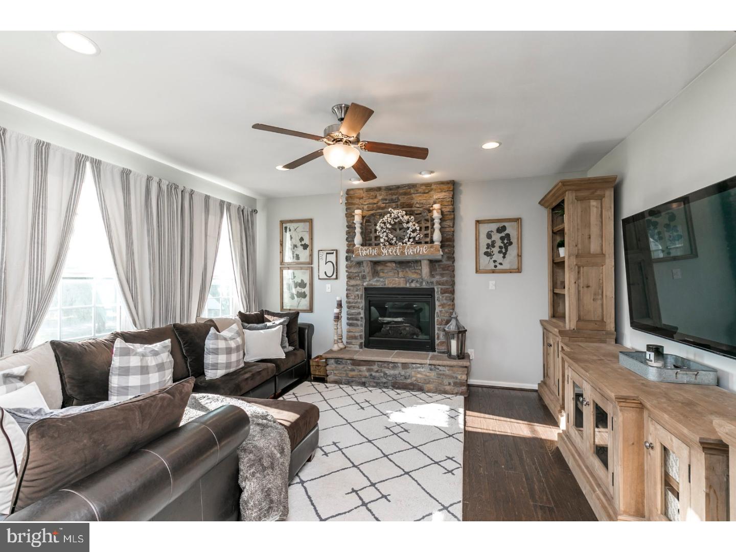514 Sutton Place Spring City, PA 19475 - Photo 4 of 25 Gallery Image 4