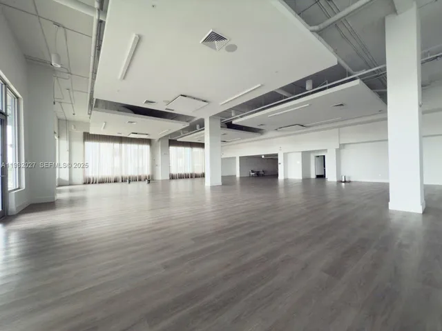 a view of livingroom with furniture