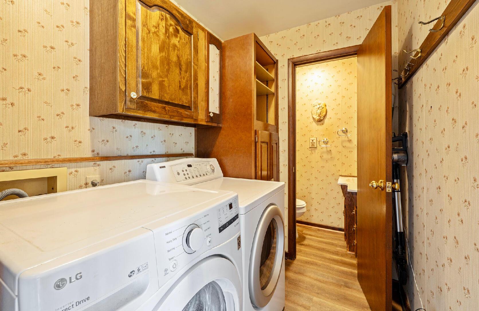 300 Stockbridge Road Columbus, OH 43207 - Photo 13 of 40 First floor laundry with storage