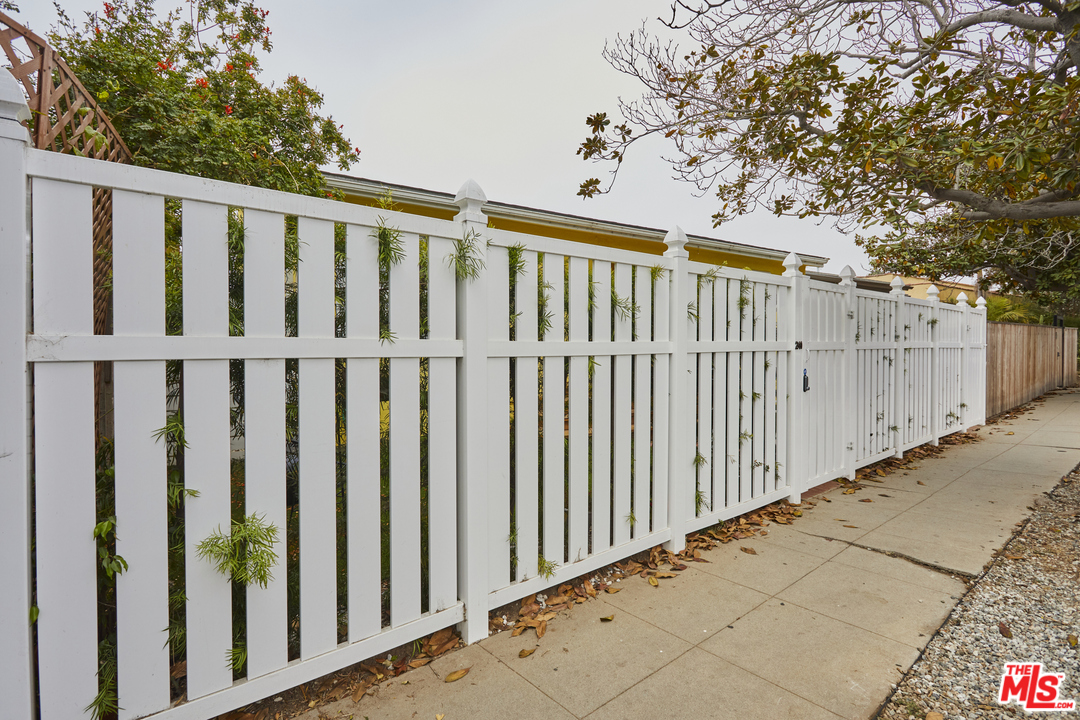 241 7th Avenue Venice, CA 90291 - Photo 4 of 48