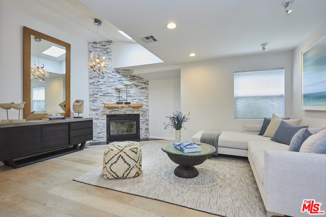 241 7th Avenue Venice, CA 90291 - Photo 10 of 48