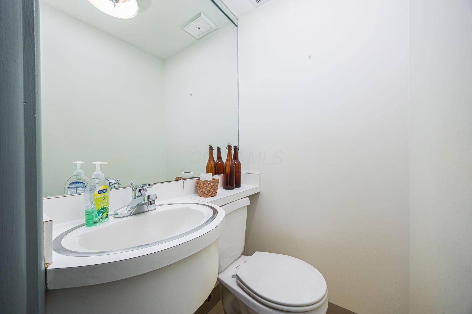 2619 Bexley Park Road Columbus, OH 43209 - Photo 19 of 39 Half Bath