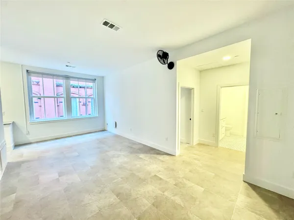 $1,754 | 2102 Mechanic Street, Unit 307, Galveston, TX 77550