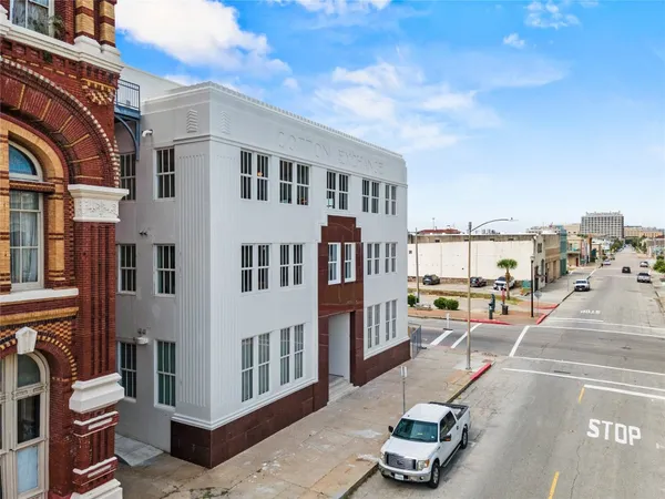 $1,754 | 2102 Mechanic Street, Unit 307, Galveston, TX 77550