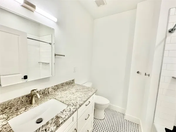 $1,754 | 2102 Mechanic Street, Unit 307, Galveston, TX 77550