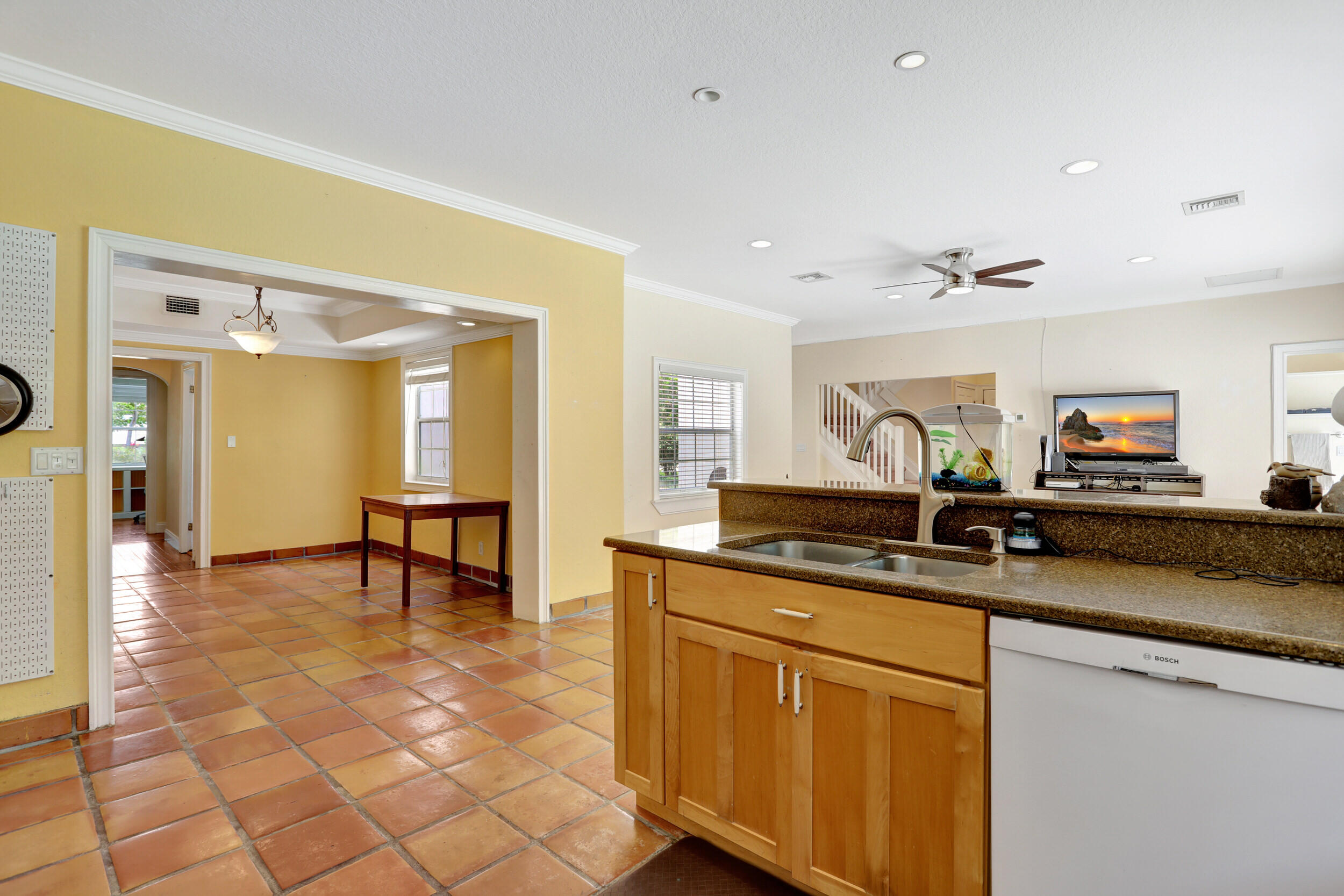237 Northwest 7th Street Boca Raton, FL 33432 - Photo 5 of 17 Kitchen & Dining Room