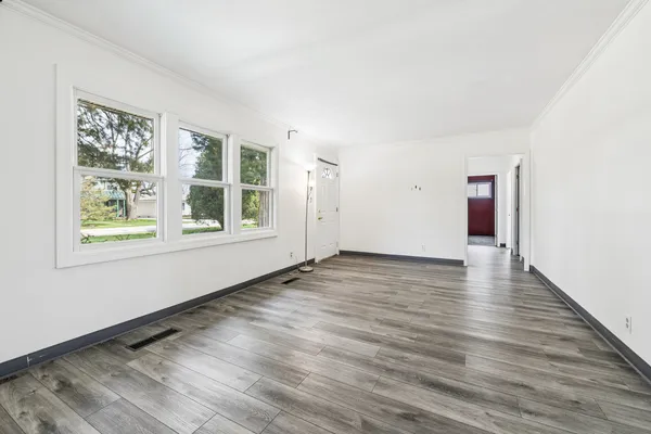 $375,000 | 191 Ashland Avenue, Des Plaines, IL 60016