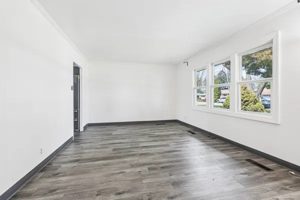 $375,000 | 191 Ashland Avenue, Des Plaines, IL 60016