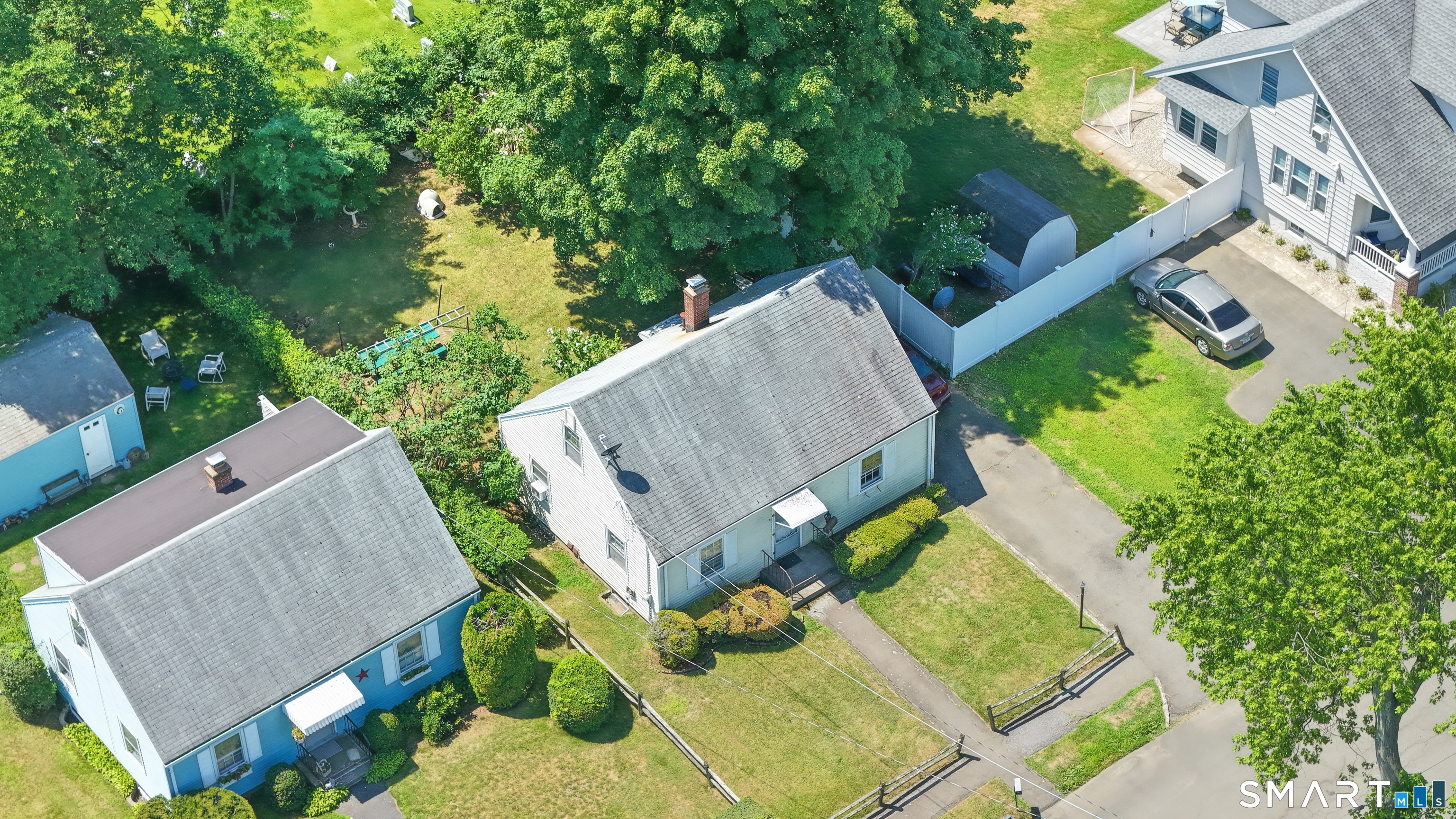 11 Redfield Road Fairfield, CT 06824 - Photo 3 of 9 Gallery Image 3