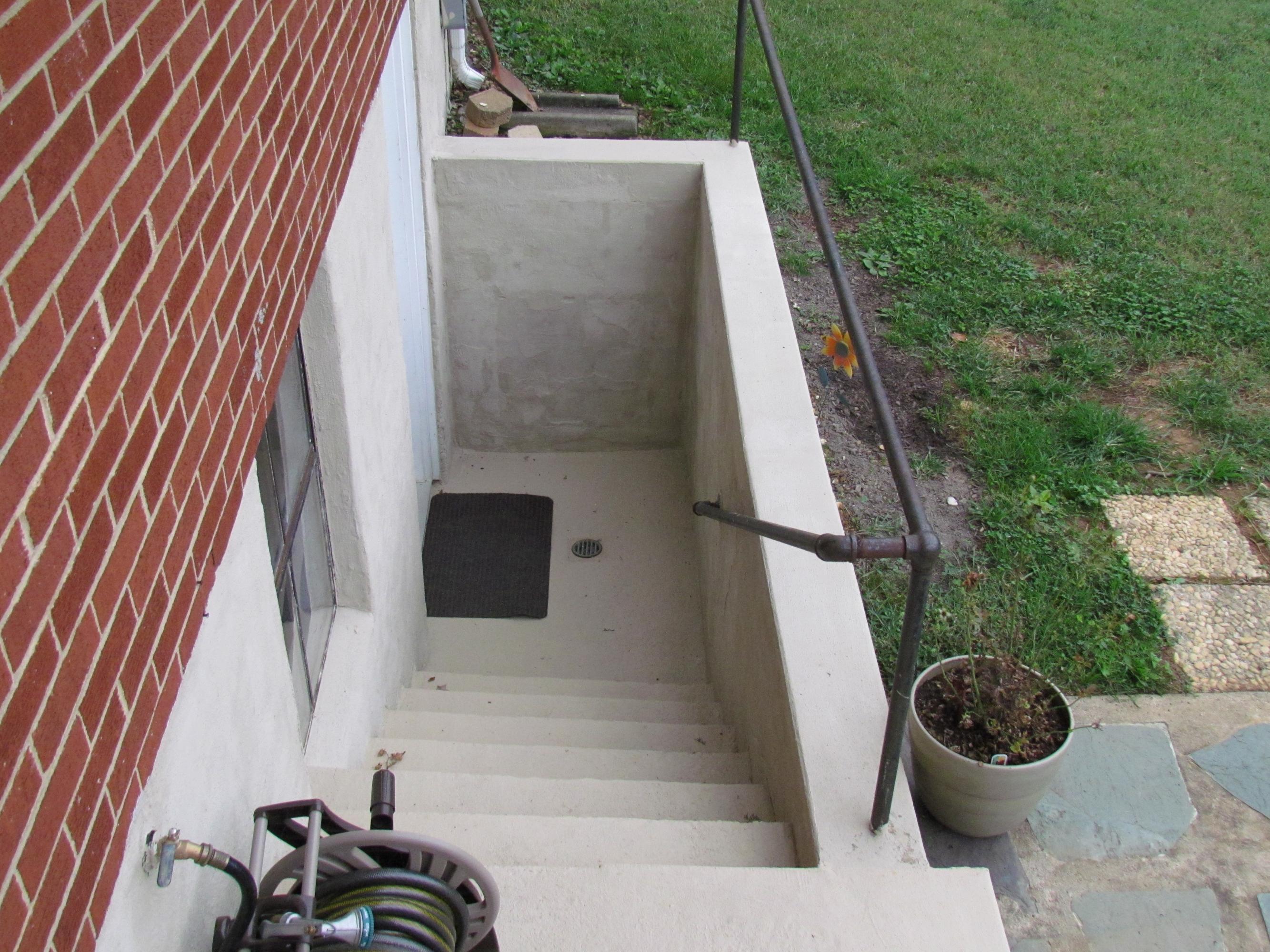 3117 Oliver Road Northeast Roanoke, VA 24012 - Photo 5 of 26 Back Steps To Basement