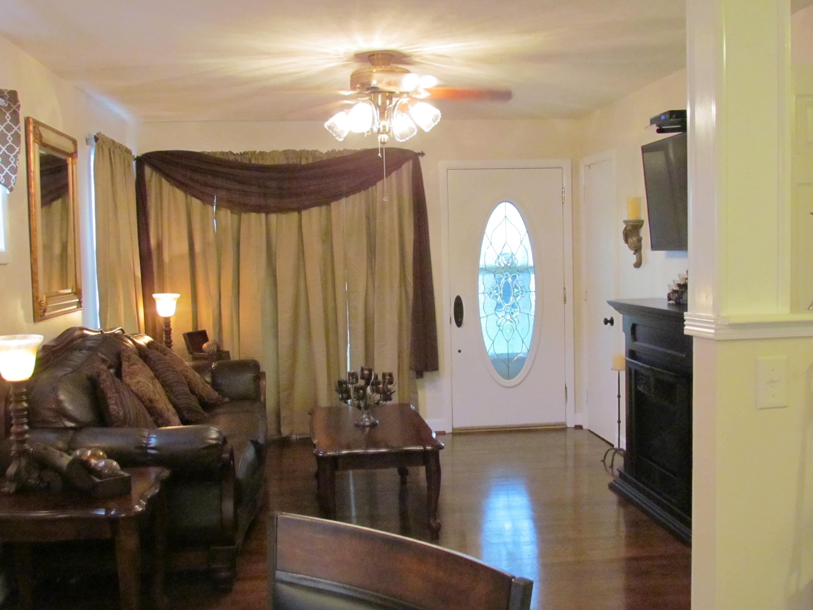 3117 Oliver Road Northeast Roanoke, VA 24012 - Photo 9 of 26 Living Room