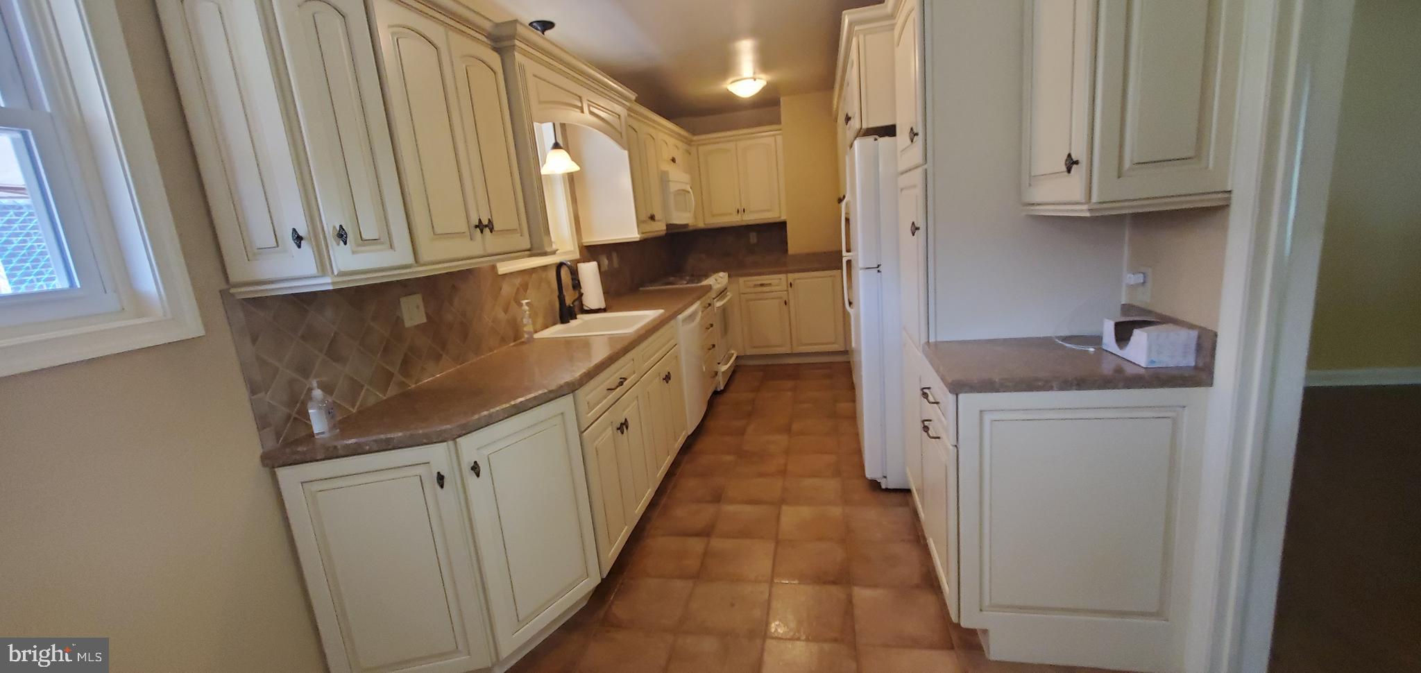 703 Marchman Road Philadelphia, PA 19115 - Photo 9 of 34