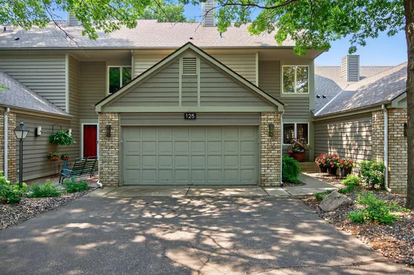 $450,000 | 125 Wildwood Bay Drive, Mahtomedi, MN 55115