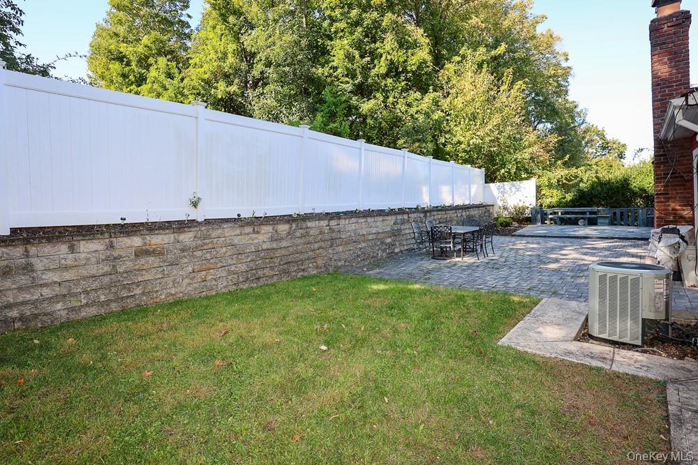 16 Carriage Road Great Neck, NY 11024 - Photo 31 of 35 Gallery Image 31