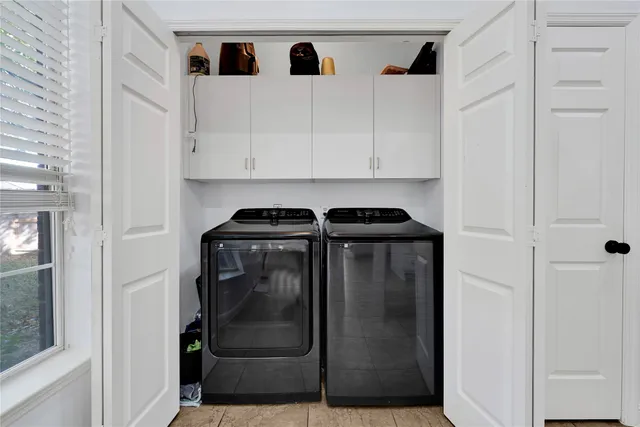 a view of a utility room with washer and dryer