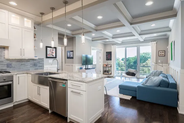 $400,000 | 6438 South Woodlawn Avenue, Unit 3N, Chicago, IL 60637