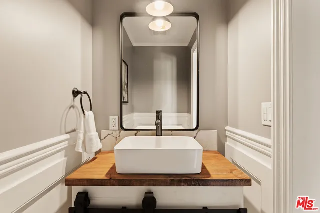 $1,995,000 | 5516 West 82nd Street, Los Angeles, CA 90045