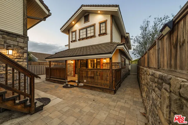 $1,995,000 | 5516 West 82nd Street, Los Angeles, CA 90045