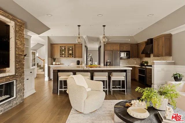 $1,995,000 | 5516 West 82nd Street, Los Angeles, CA 90045