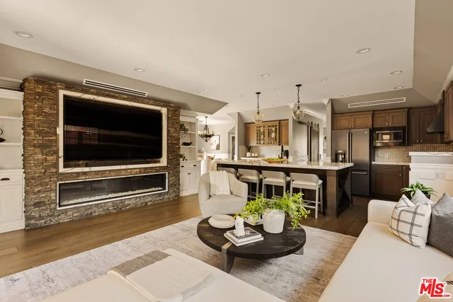 $1,995,000 | 5516 West 82nd Street, Los Angeles, CA 90045