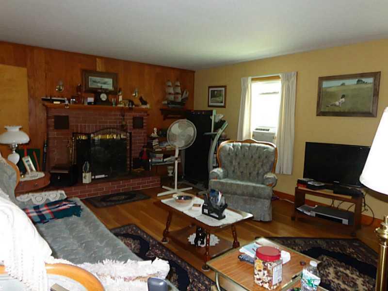 639 River Road Cushing, ME 04563 - Photo 6 of 17 Living Room.