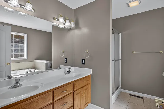 $355,000 | 3713 Southwest Lincolnshire Road, Topeka, KS 66610