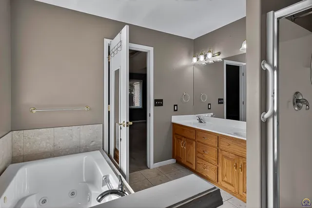 $355,000 | 3713 Southwest Lincolnshire Road, Topeka, KS 66610