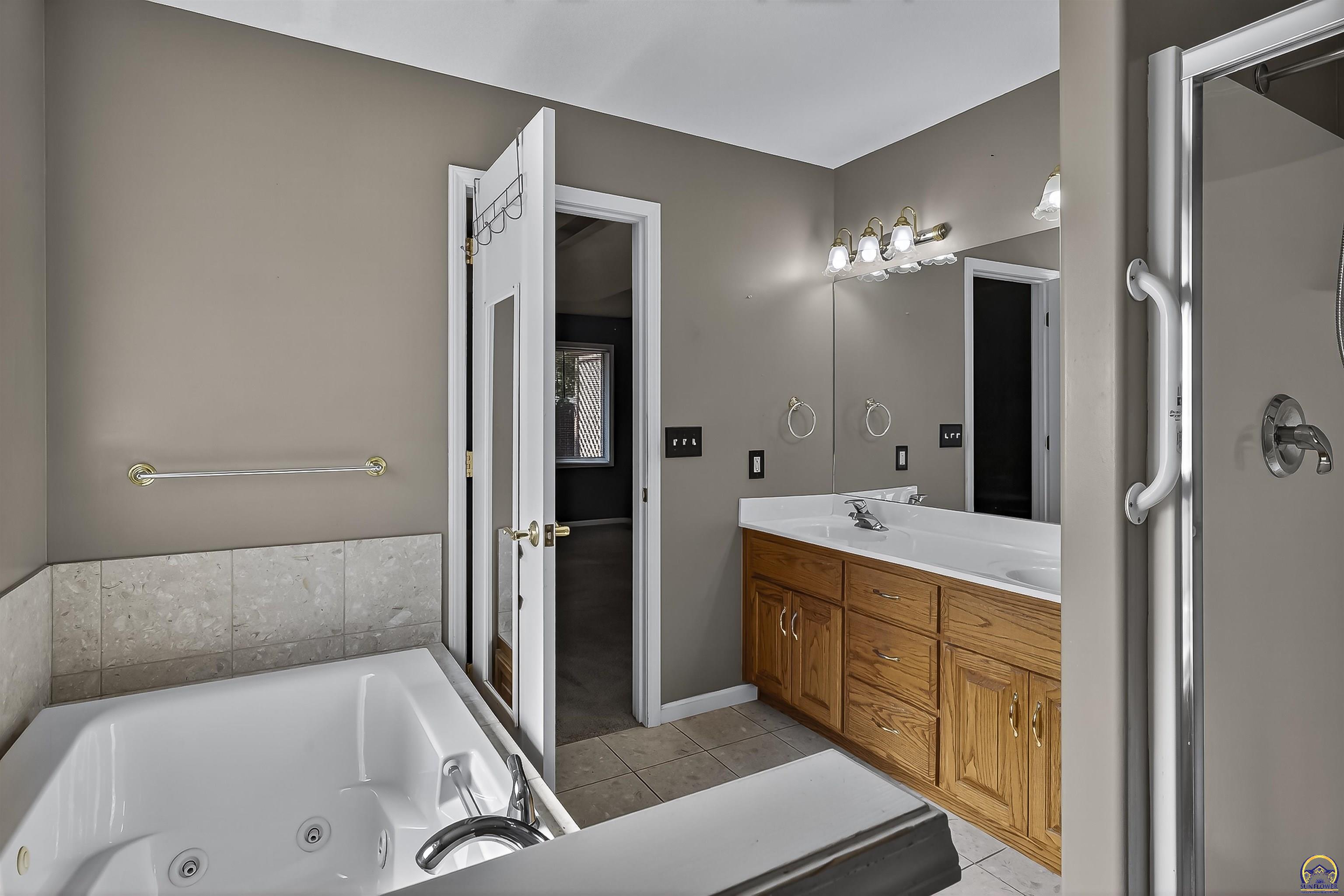 3713 Southwest Lincolnshire Road Topeka, KS 66610 - Photo 18 of 36