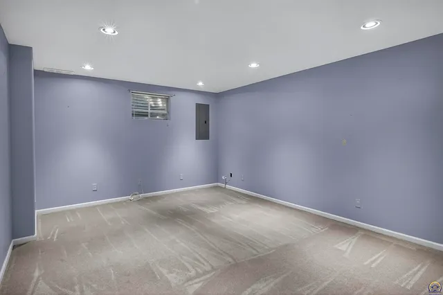 $355,000 | 3713 Southwest Lincolnshire Road, Topeka, KS 66610