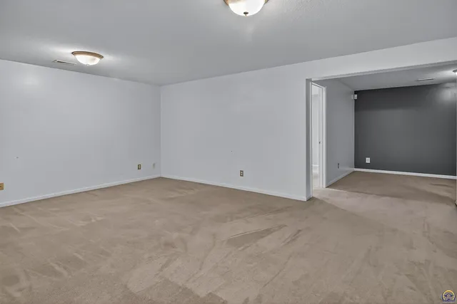 $355,000 | 3713 Southwest Lincolnshire Road, Topeka, KS 66610