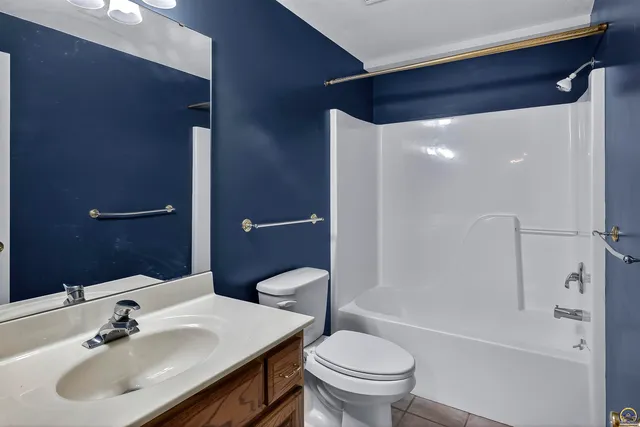 $355,000 | 3713 Southwest Lincolnshire Road, Topeka, KS 66610