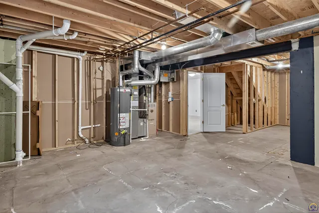 $355,000 | 3713 Southwest Lincolnshire Road, Topeka, KS 66610