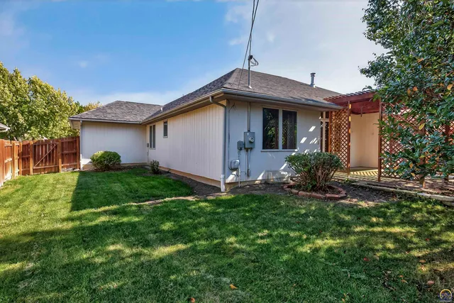 $355,000 | 3713 Southwest Lincolnshire Road, Topeka, KS 66610