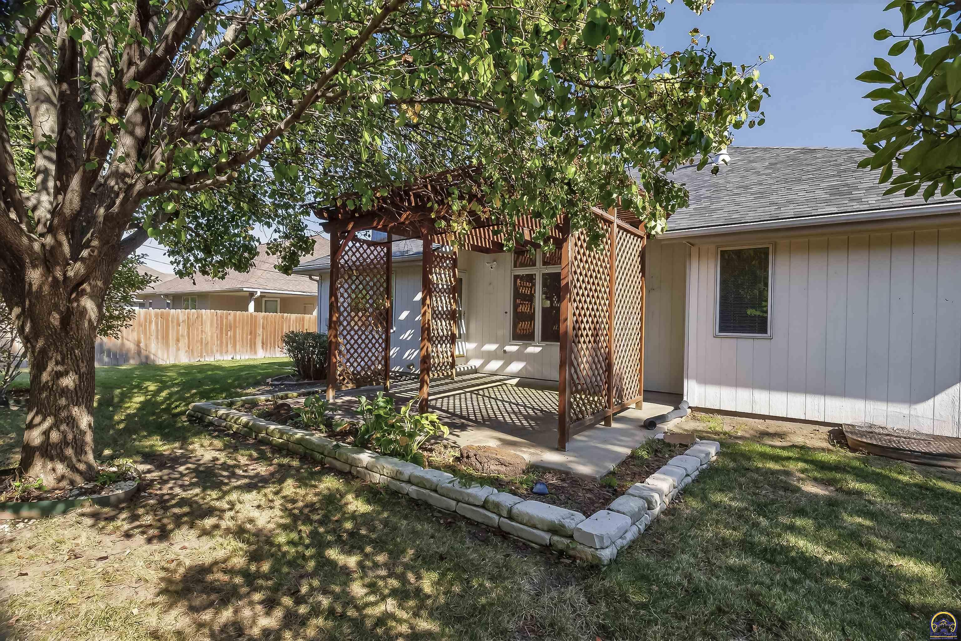 3713 Southwest Lincolnshire Road Topeka, KS 66610 - Photo 30 of 36