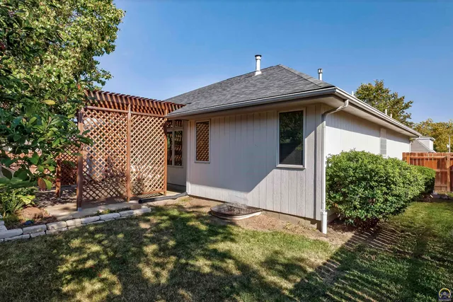 $355,000 | 3713 Southwest Lincolnshire Road, Topeka, KS 66610