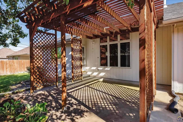 $355,000 | 3713 Southwest Lincolnshire Road, Topeka, KS 66610