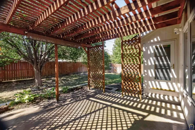 $355,000 | 3713 Southwest Lincolnshire Road, Topeka, KS 66610