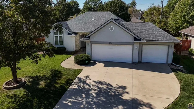 $355,000 | 3713 Southwest Lincolnshire Road, Topeka, KS 66610