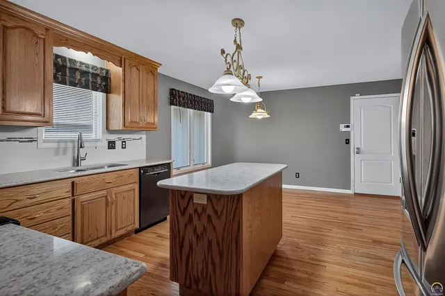 $355,000 | 3713 Southwest Lincolnshire Road, Topeka, KS 66610