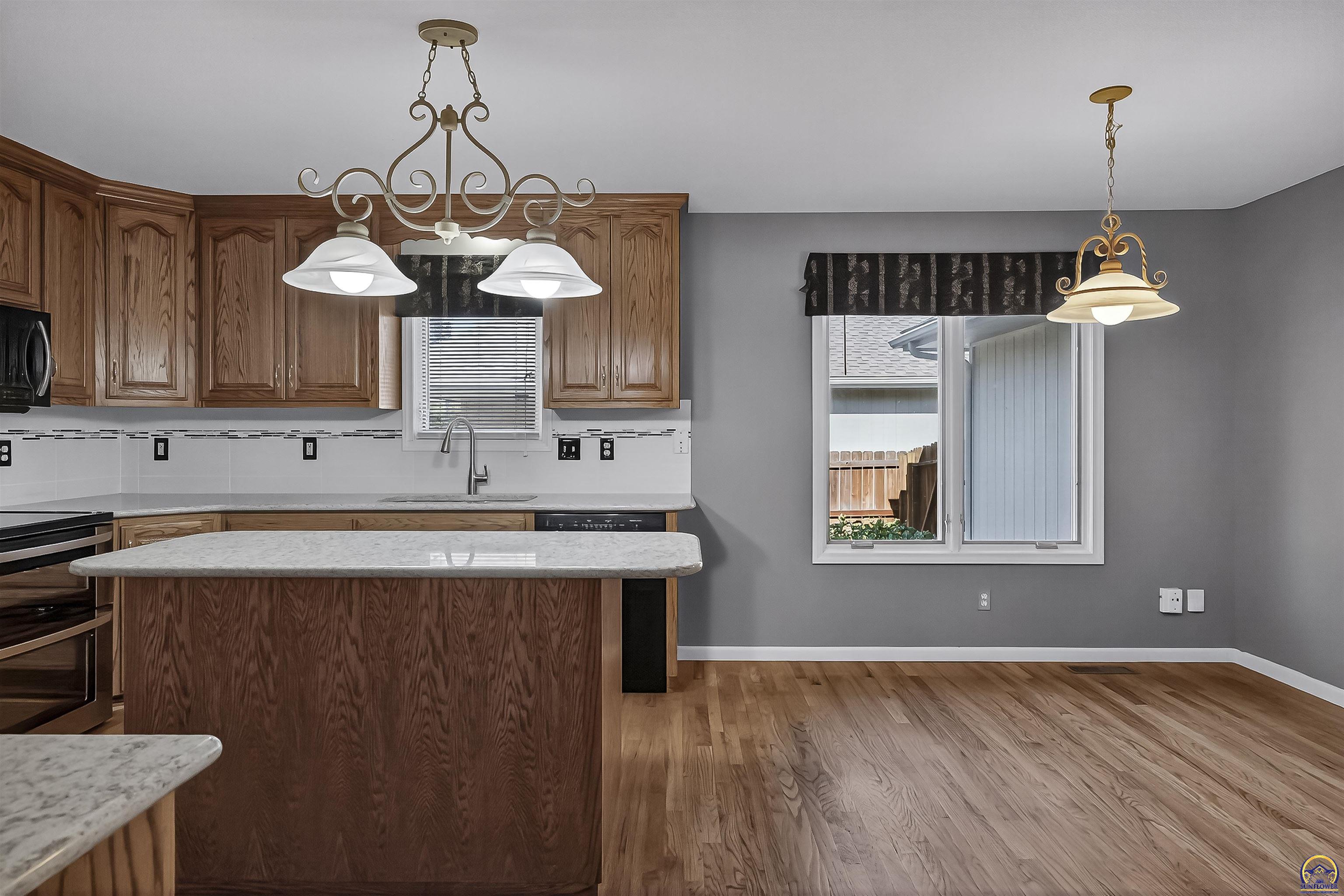 3713 Southwest Lincolnshire Road Topeka, KS 66610 - Photo 5 of 36