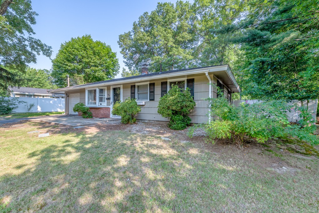 40 Christopher Road Brockton, MA 02302 - Photo 5 of 27 a front view of a house with garden