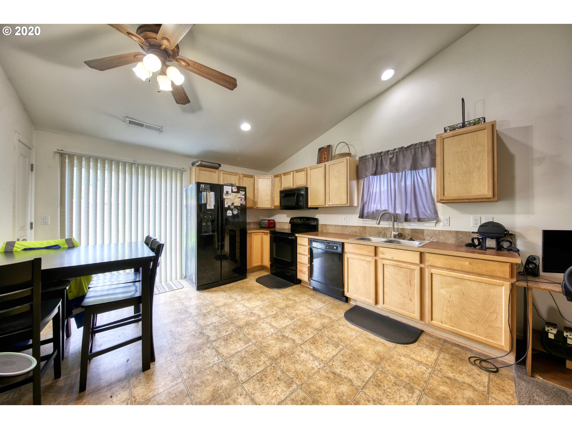 2011 South 58th Street Springfield, OR 97478 - Photo 9 of 22