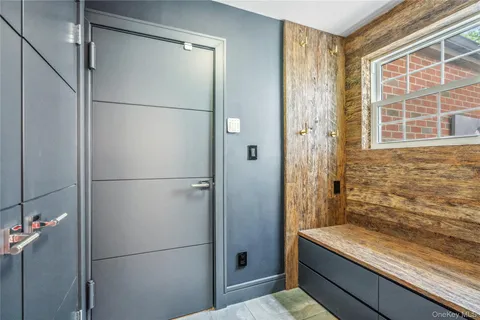 $3,498,000 | 23 Estates Terrace North, Manhasset, NY 11030