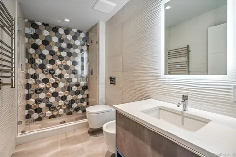 $3,498,000 | 23 Estates Terrace North, Manhasset, NY 11030