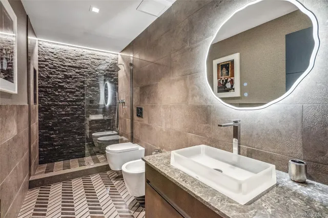 $3,800,000 | 23 Estates Terrace North, Manhasset, NY 11030