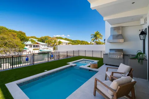 $4,500,000 | 16 Bass Avenue, Key Largo, FL 33037