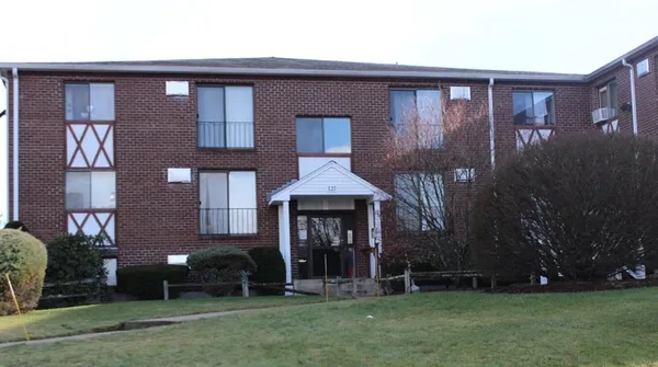 $299,000 | 127 King Street, Unit 304, Franklin, MA 02038