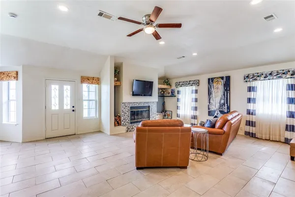 $312,500 | 22034 Raintree Court, Whitney, TX 76692