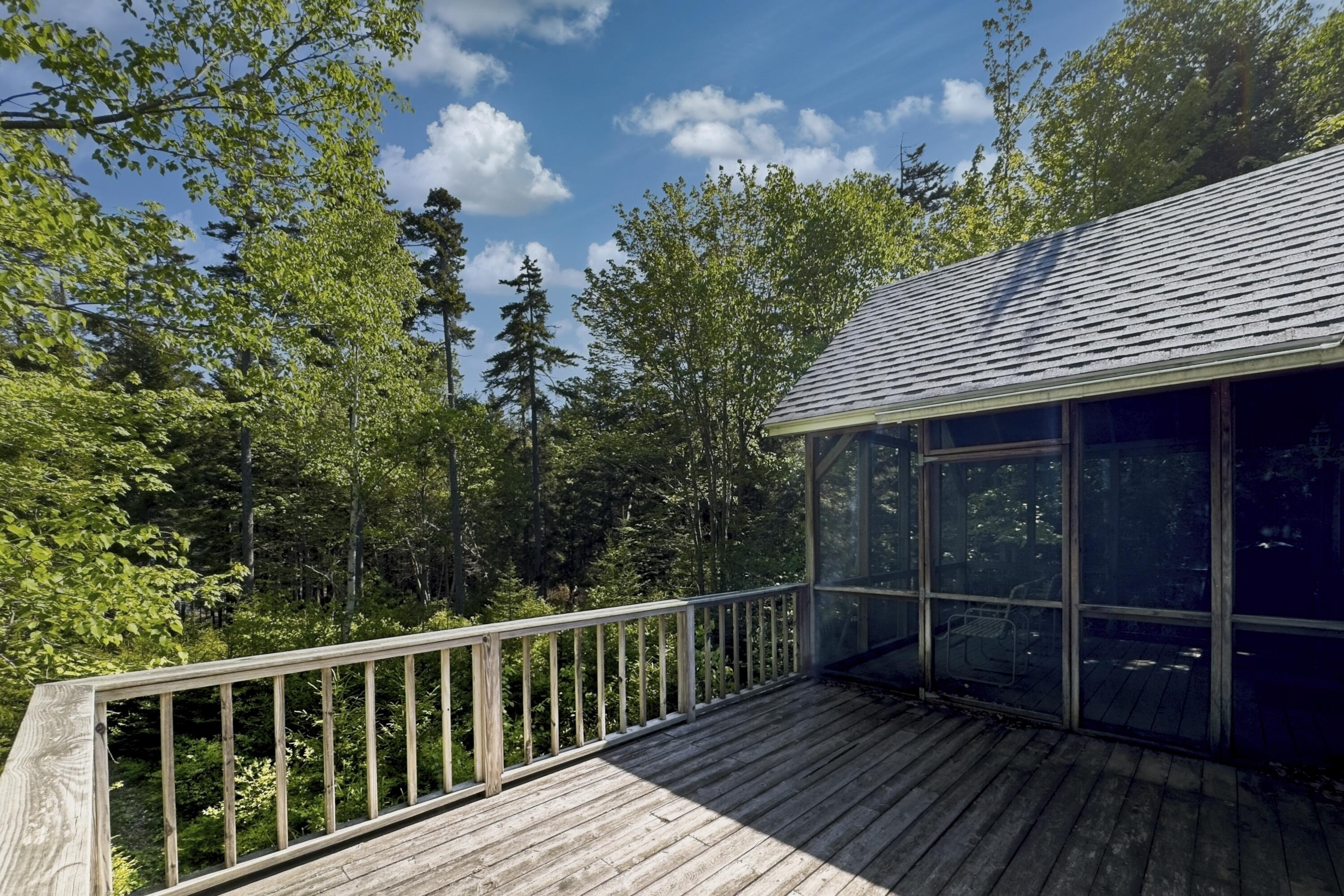 10 Waymouth Road Tenants Harbor, ME 04860 - Photo 10 of 29 The open deck at the clubhouse
